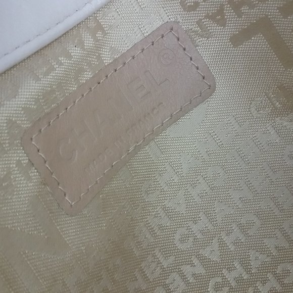 SOLD! 🤑 CHANEL Mademoiselle East West Flap - Picture 10 of 17